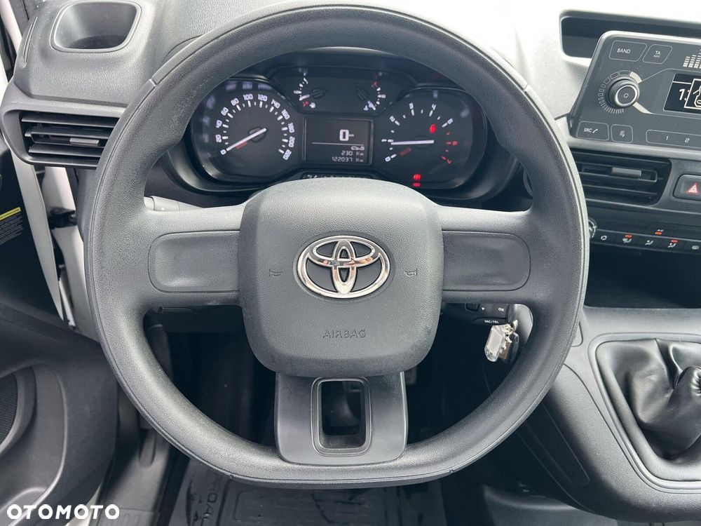 Toyota proace-city . - 17
