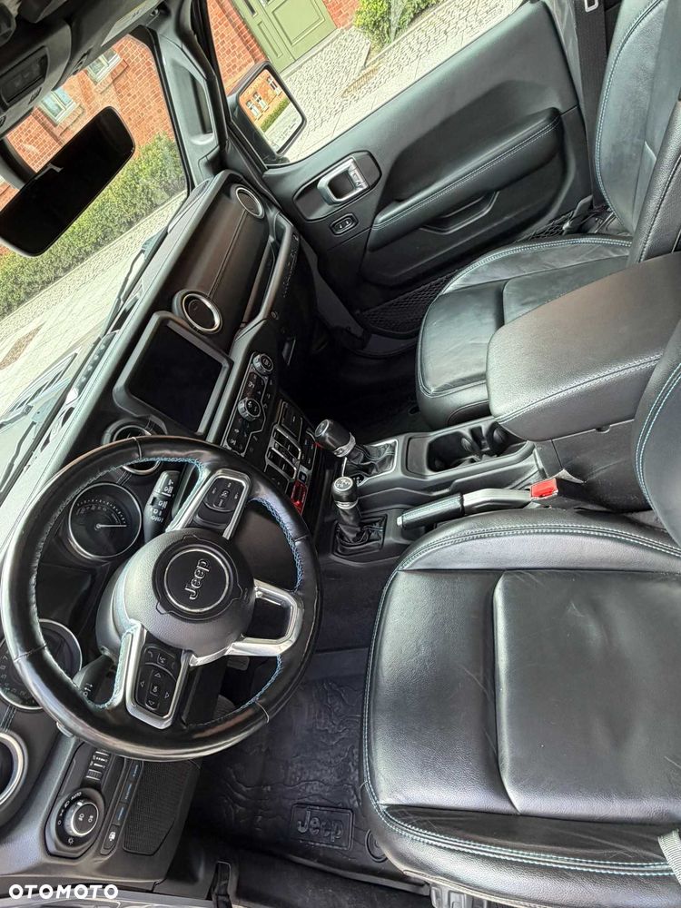 Jeep Wrangler - 4