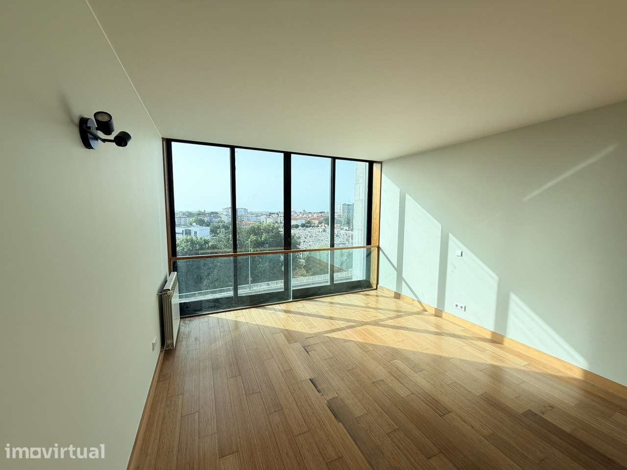 Ap. T1 com Lugar garagem – Glicínias - Grande imagem: 2/4