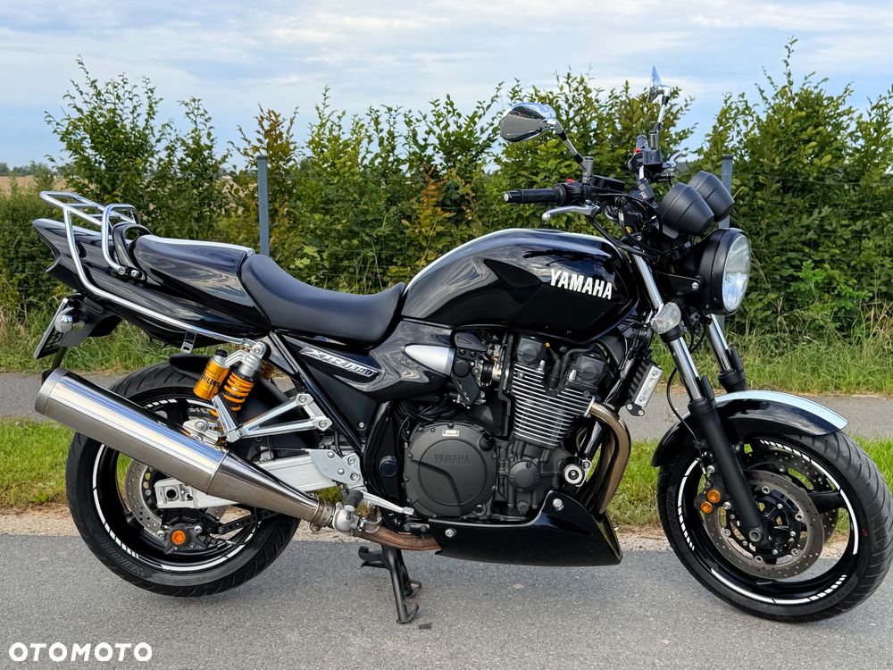 Yamaha XJR - 28