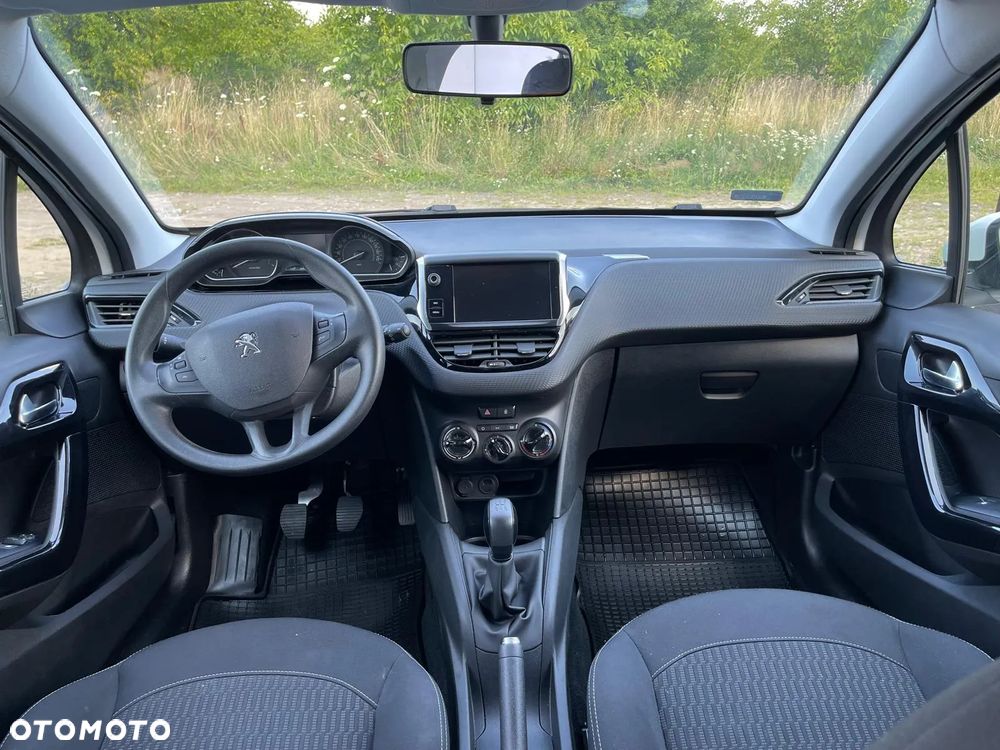 Peugeot 208 - 11