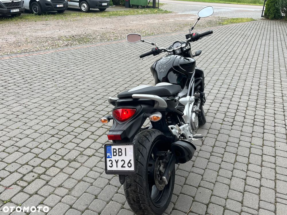 Suzuki Gladius - 8