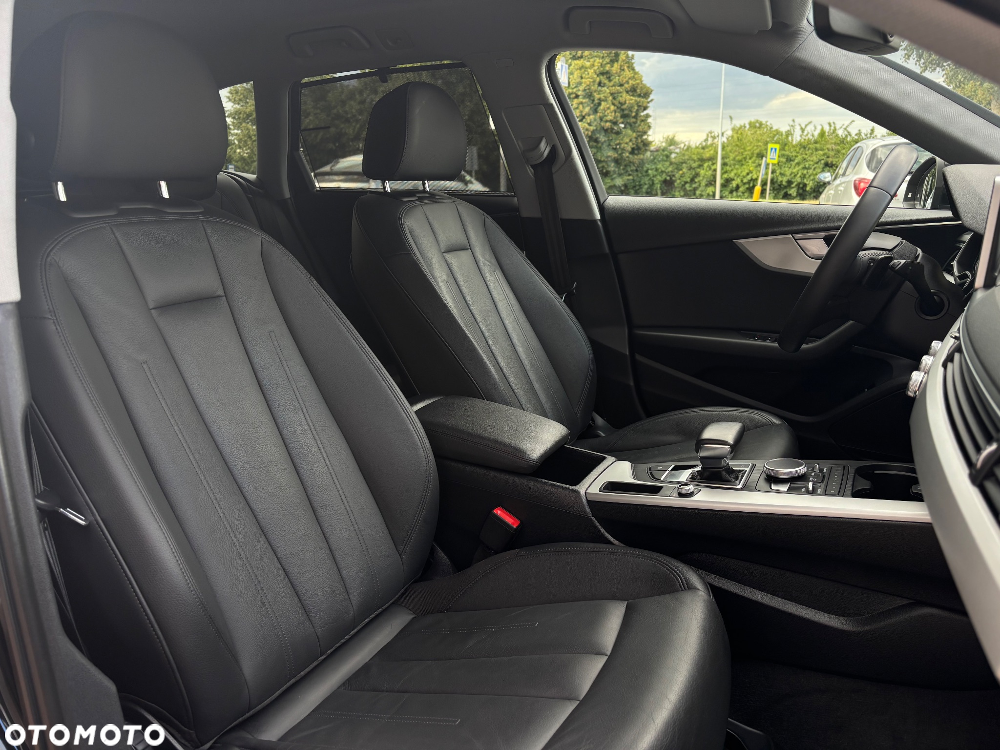 Audi A4 2.0 TDI Design S tronic - 24
