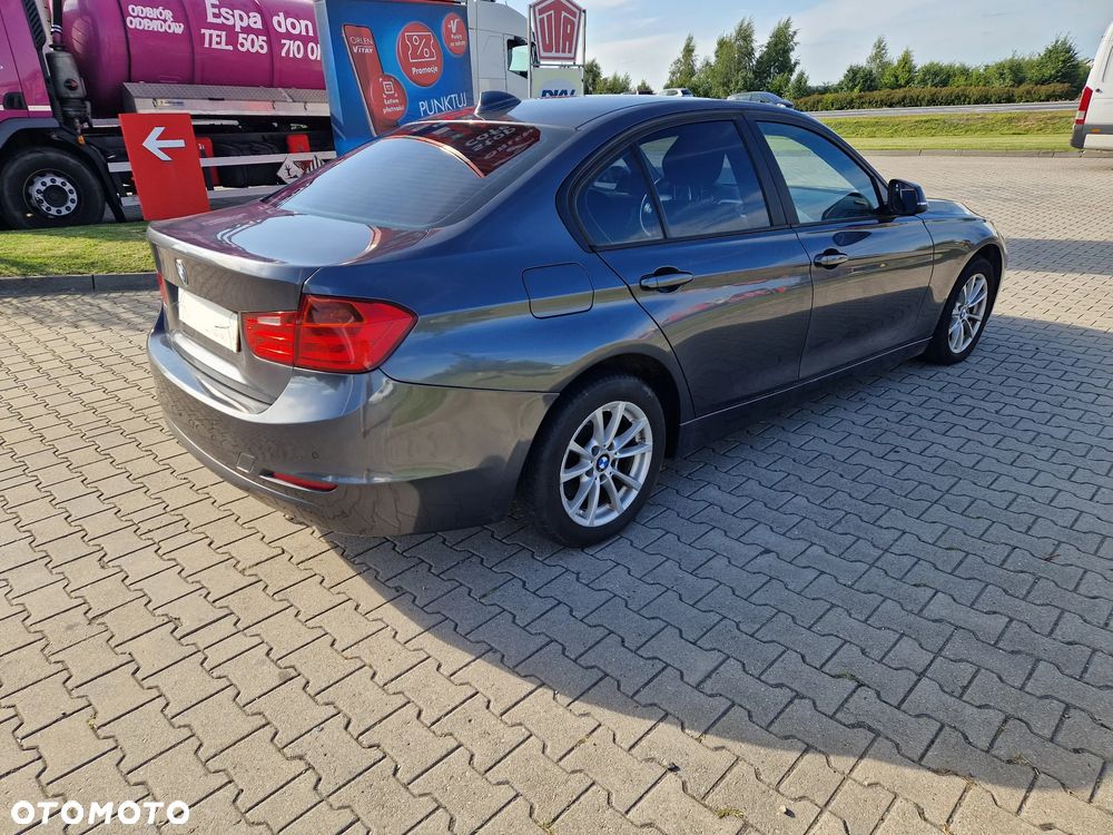 BMW Seria 3 318d Sport Line - 17
