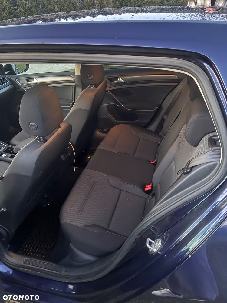 Volkswagen Golf - 10