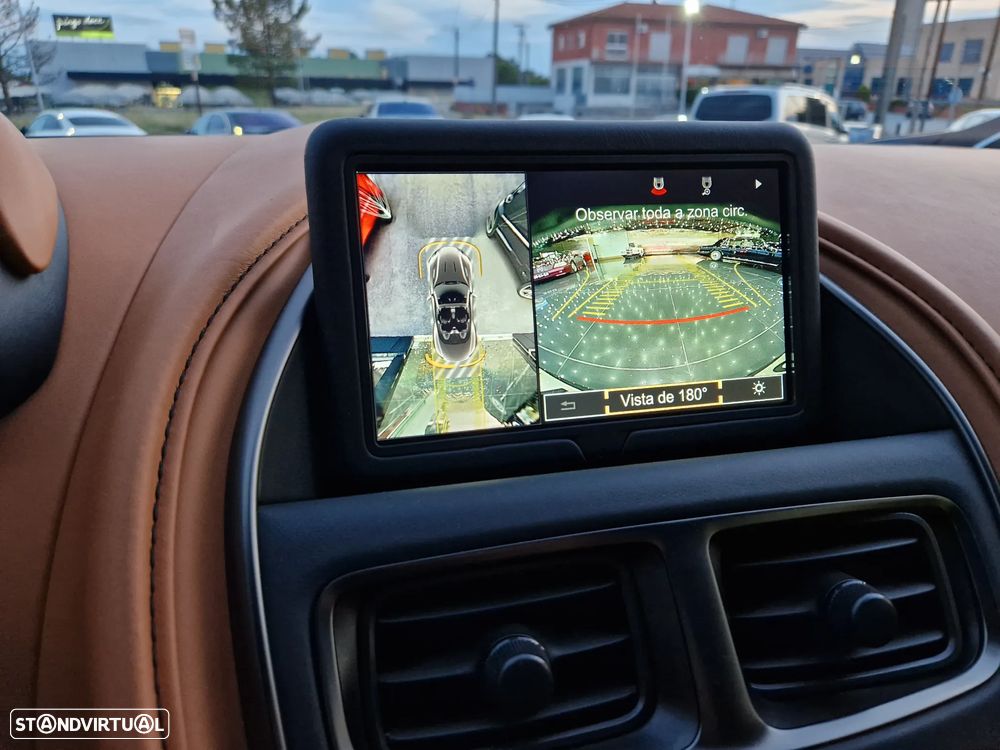 Aston Martin DB11 Volante V8 - 17