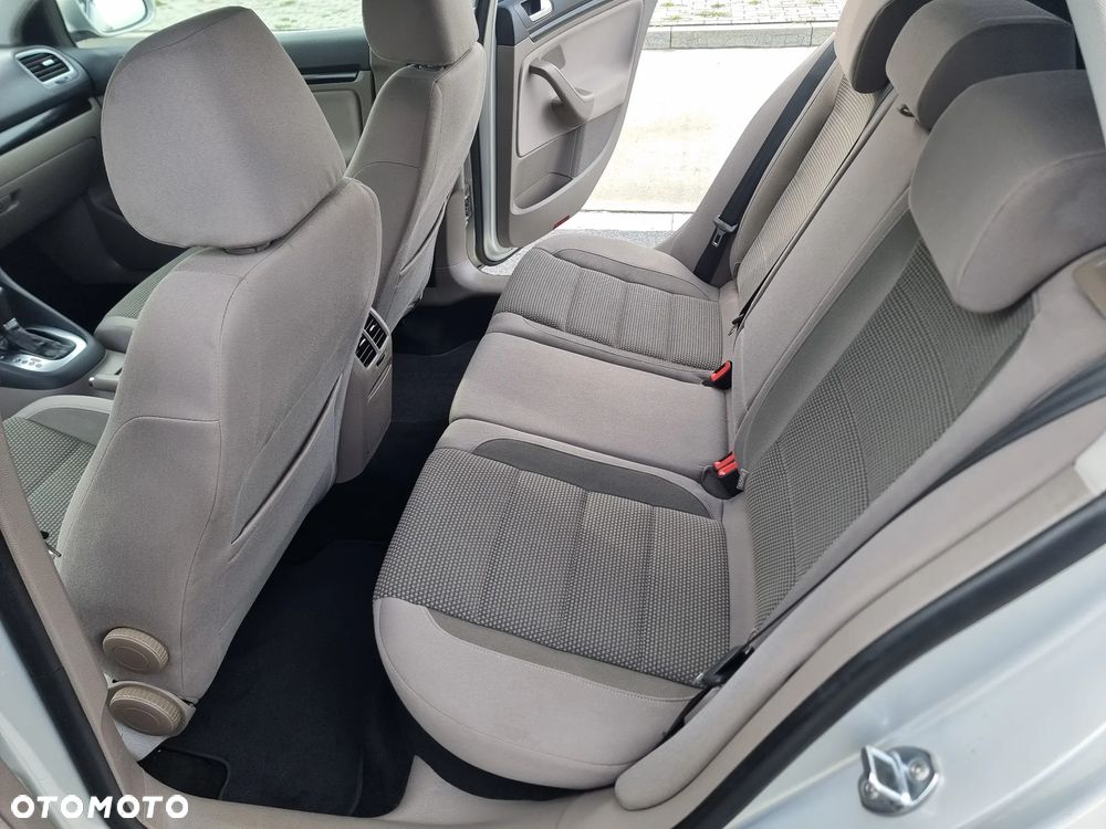 Volkswagen Golf - 6