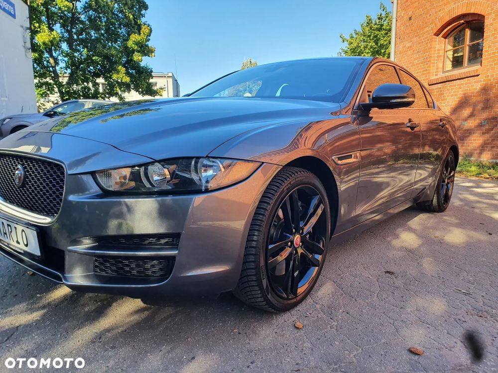 Jaguar XE S - 8