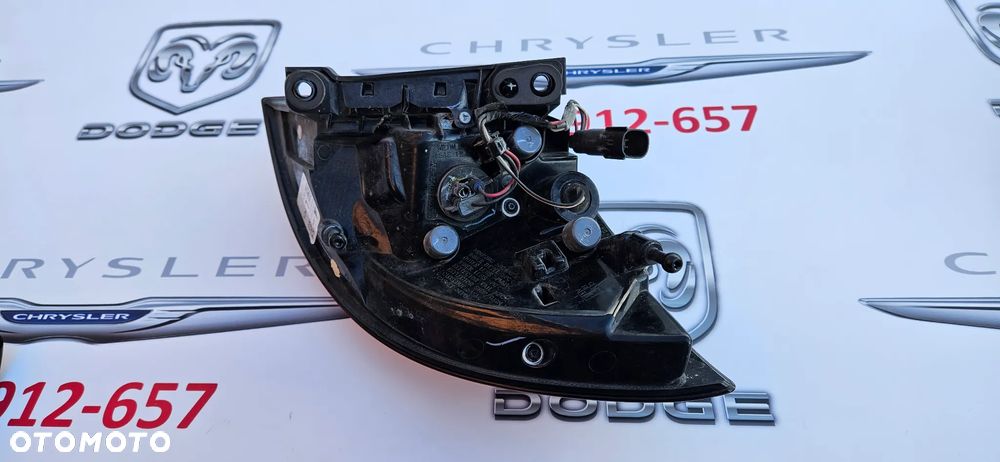 Chrysler Pacifica 2016- Lampa tył prawy Lampa tylna prawa P68229026AF Lampa tył lewy Lampa tylna lewa P68229027AF  LED IDEALNE - 9