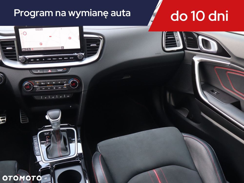 Kia Ceed - 10