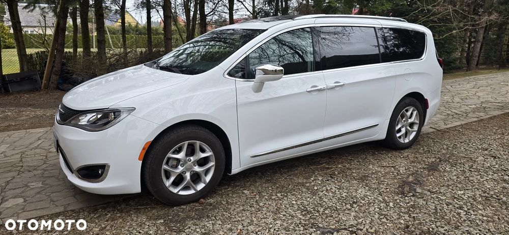 Chrysler Pacifica - 17
