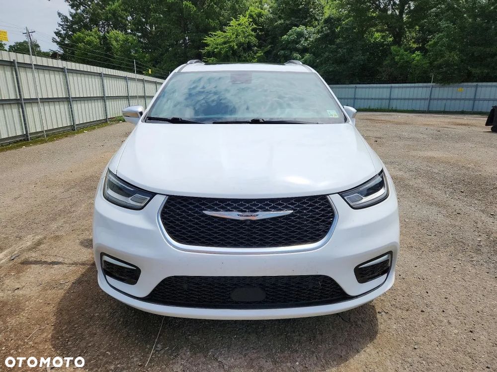 Chrysler Pacifica - 5