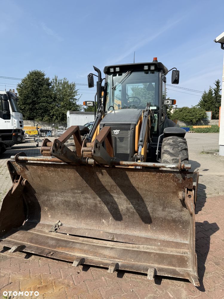 Case 695ST - 1