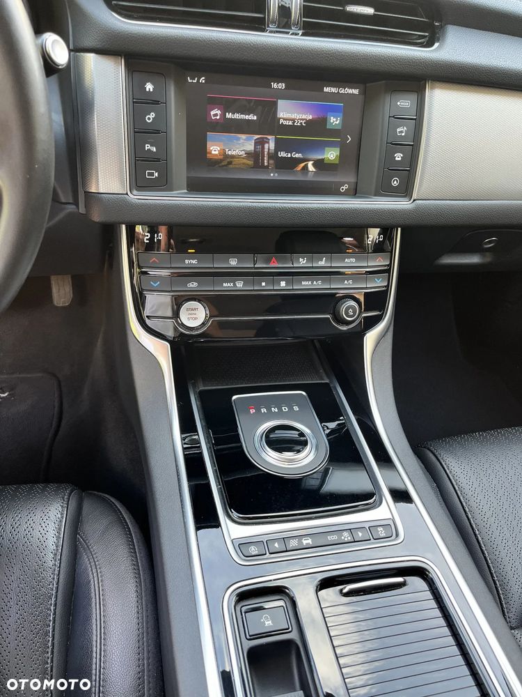 Jaguar XF 2.0 T Prestige - 14