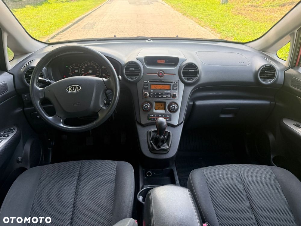 Kia Carens - 7