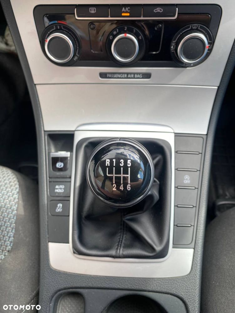 Volkswagen Passat 1.6 TDI BlueMotion - 14