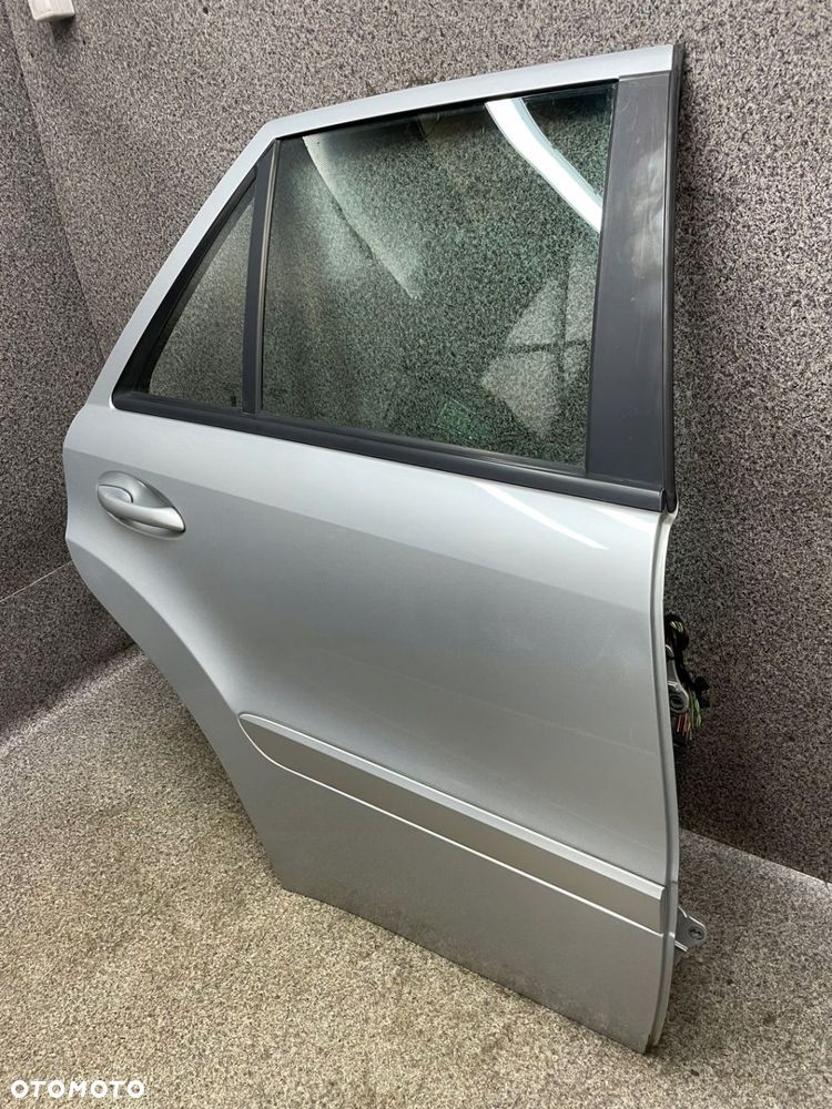 Drzwi prawy tyl tylne srebrne C775 775U Mercedes W164 ML ORG 100-120 umFe - 4