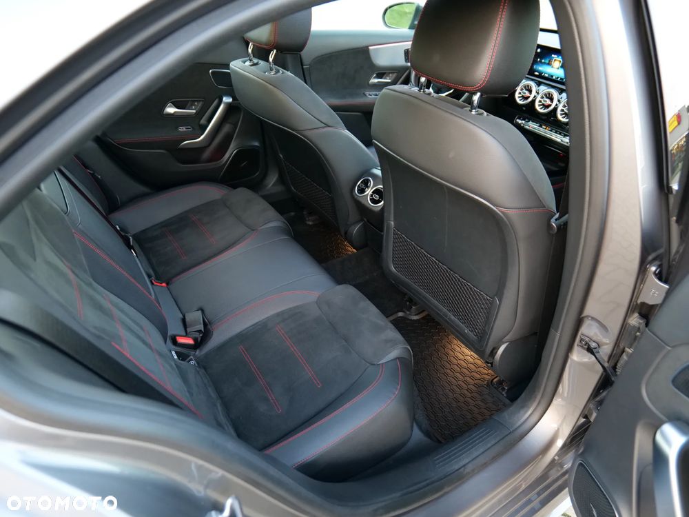 Mercedes-Benz Klasa A 220 4-Matic 7G-DCT - 14