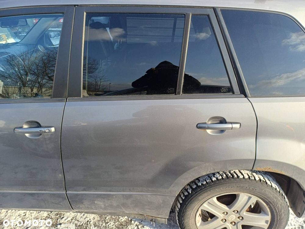 DRZWI KOMPLETNE LEWY TYŁ SUZUKI GRAND VITARA II ZDL - 1