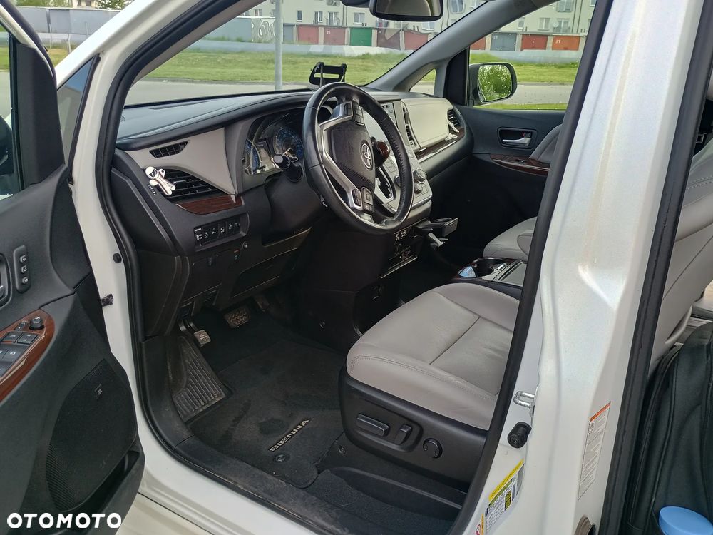 Toyota Sienna - 6
