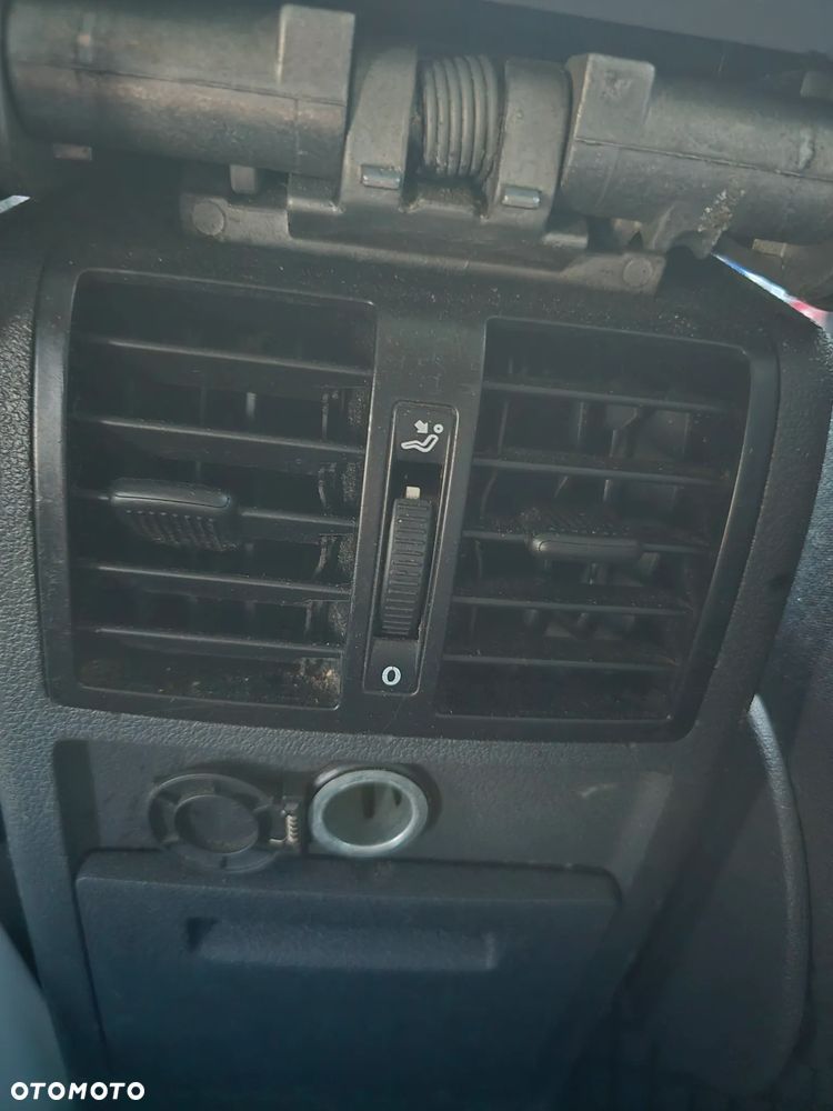 Volkswagen Touran - 24