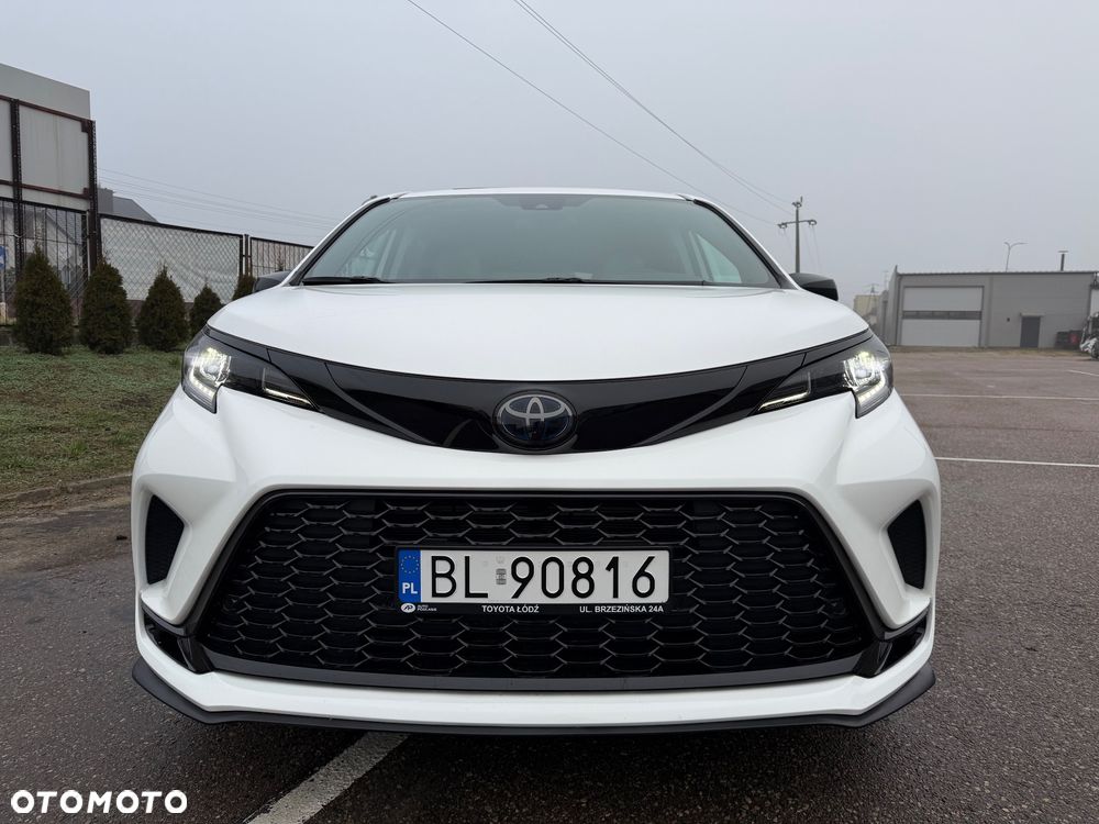 Toyota Sienna - 3