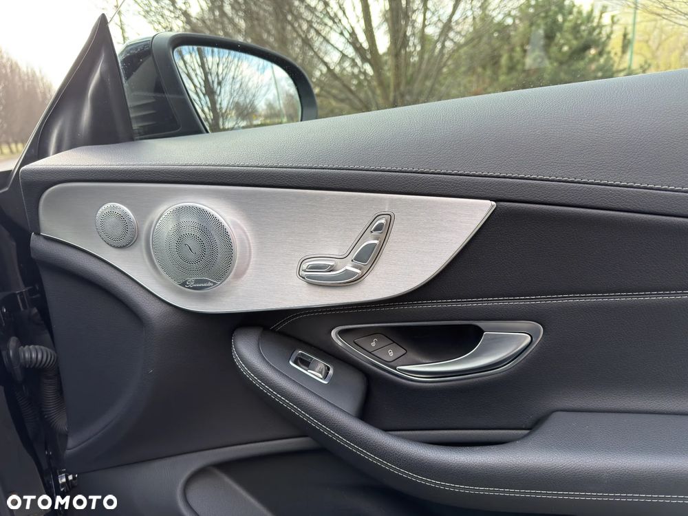 Mercedes-Benz Klasa C 300 9G-TRONIC Night Edition - 18