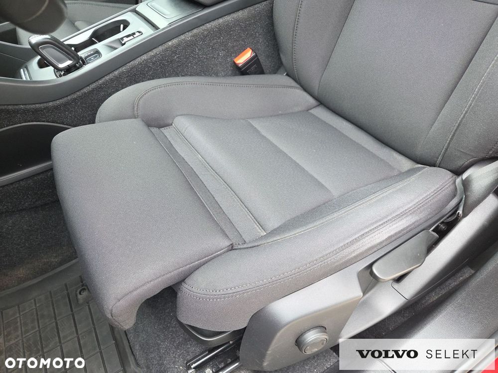 Volvo XC 40 T3 Momentum Pro - 24