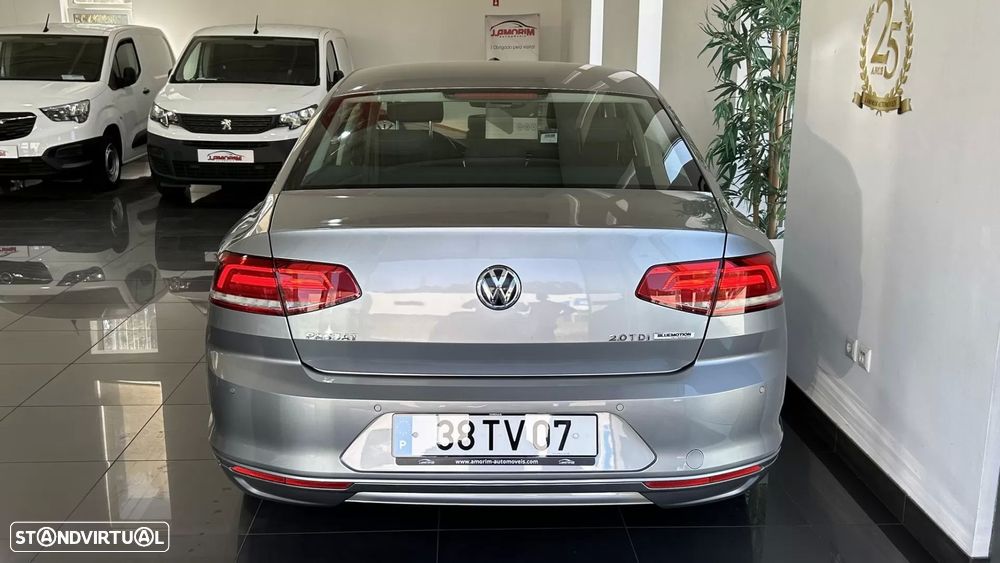 VW Passat 2.0 TDI Confortline - 4