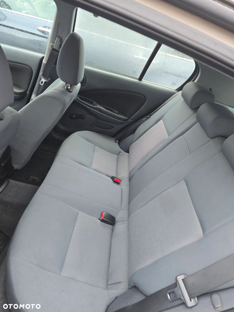 Nissan Almera II 1.5 Visia - 9