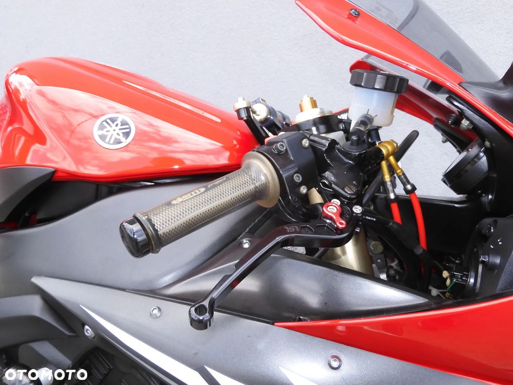 Yamaha R1 - 18