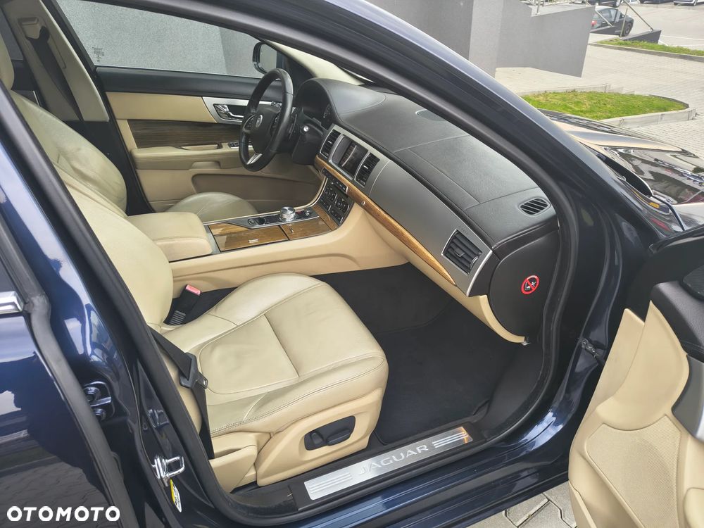 Jaguar XF 3.0 V6 D Luxury - 8