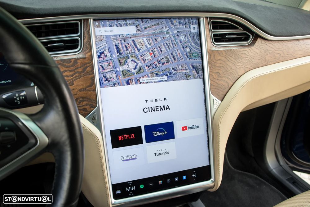 Tesla Model X 90D - 23