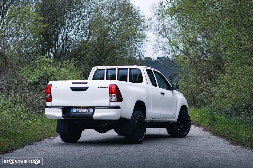 Toyota Hilux 2.4 D-4D 4WD CD CH - 5