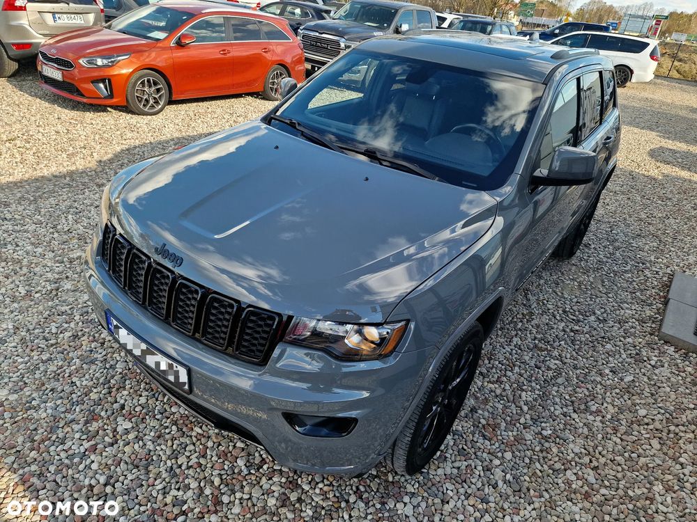 Jeep Grand Cherokee - 36