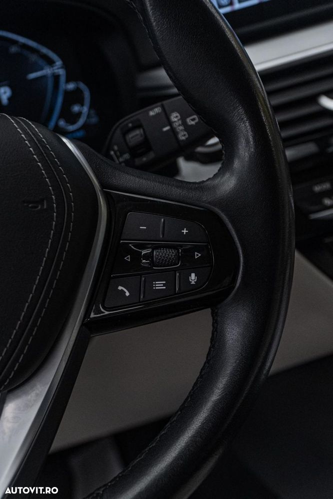 BMW Seria 5 520e Aut. Luxury Line - 32