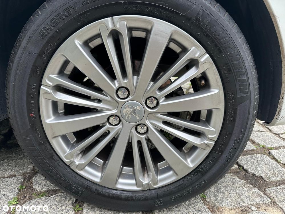 Peugeot 208 1.2 PureTech GPF Allure S&S EAT6 - 20