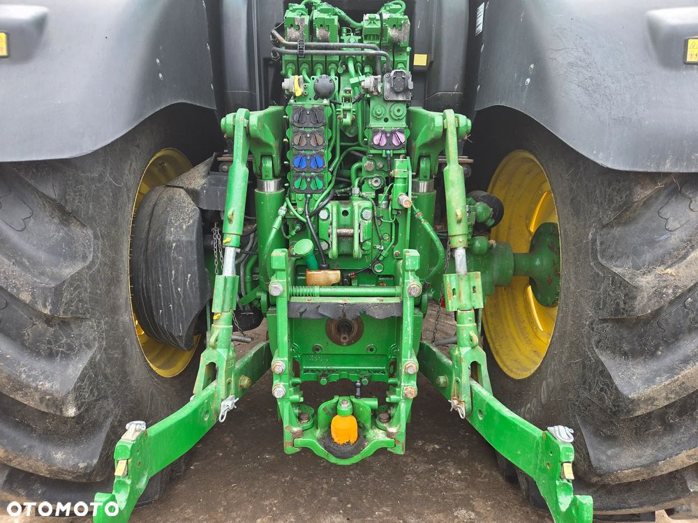 John Deere 6215R - 14