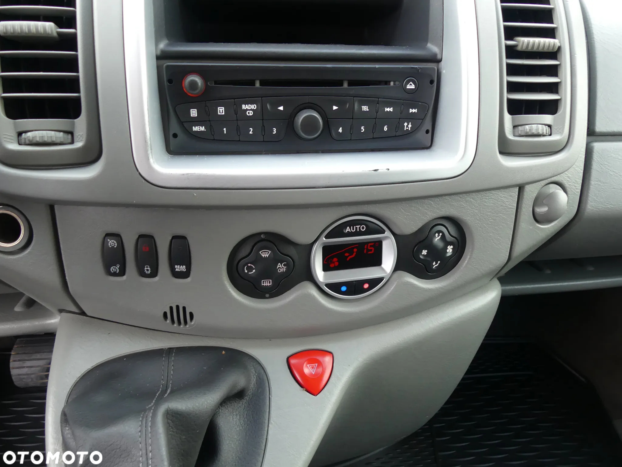 Renault Trafic 2.0 dCi 115 FAP Grand Passenger Black Edition - 20