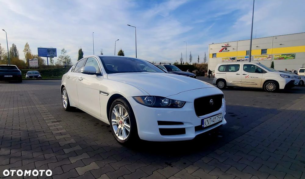 Jaguar Xe 2017 photo 3