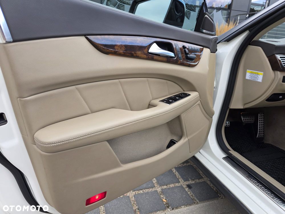 Mercedes-Benz CLS 500 4-Matic BlueEff - 22