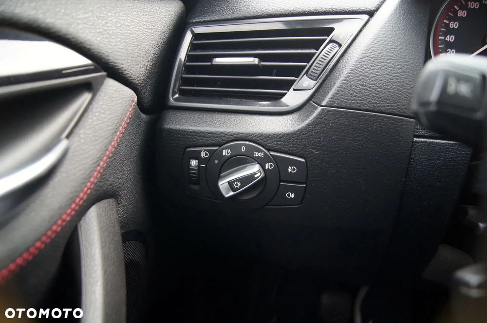 BMW X1 xDrive18d Sport Line - 14