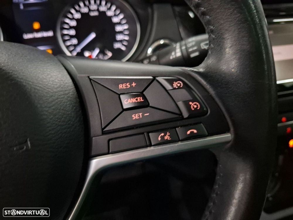 Nissan Qashqai 1.2 DIG-T N-Connecta 18 - 17