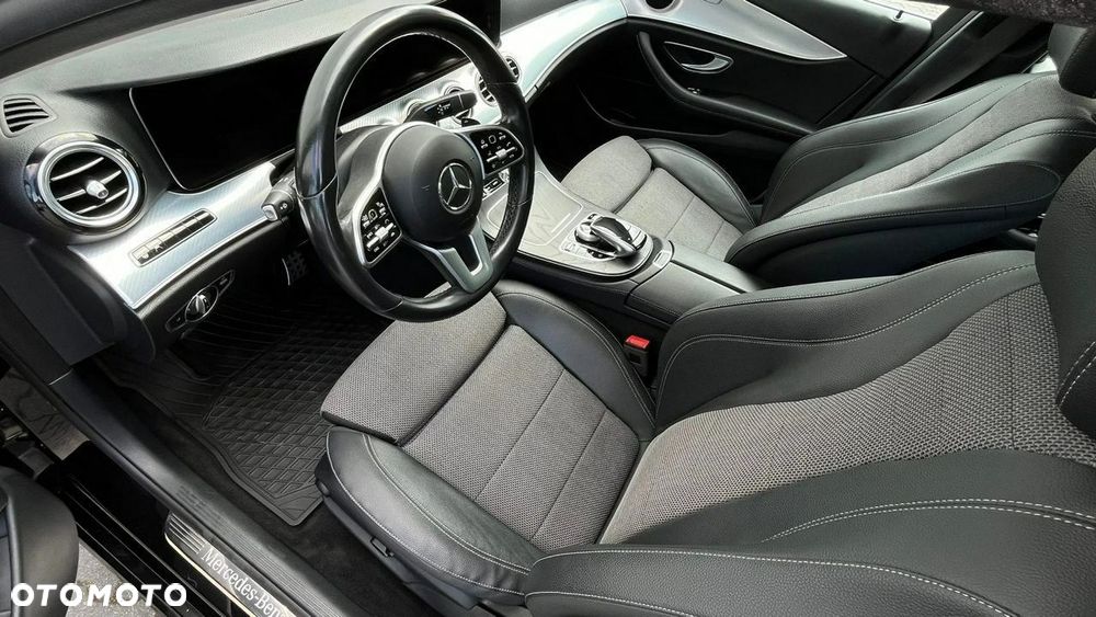 Mercedes-Benz Klasa E 220 d 4-Matic 9G-TRONIC - 14