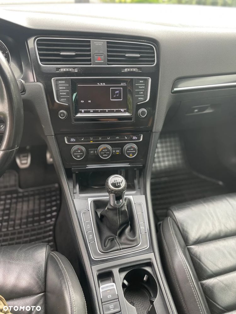 Volkswagen Golf - 36