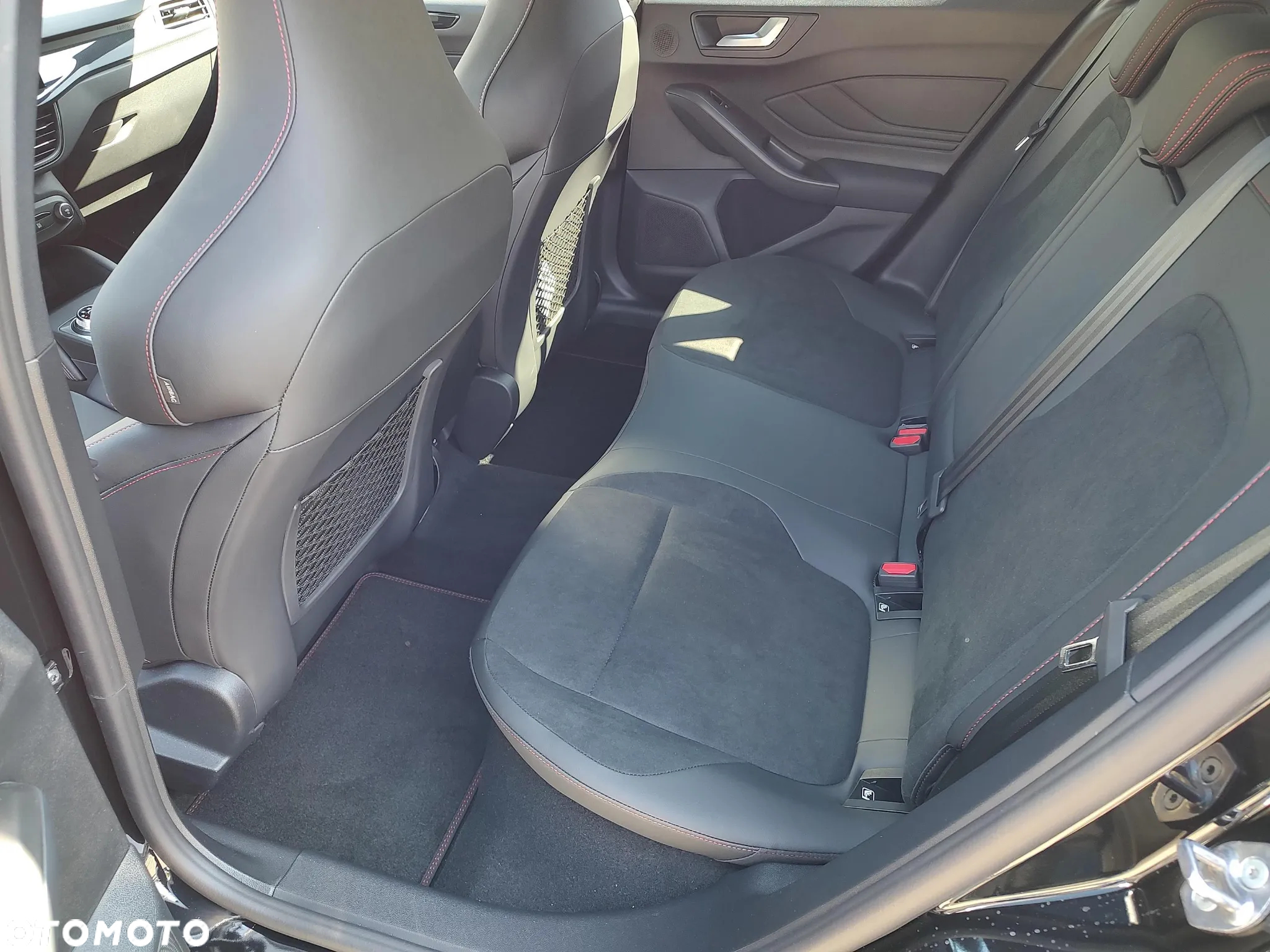 Ford Focus 2.3 EcoBoost ST X - 11
