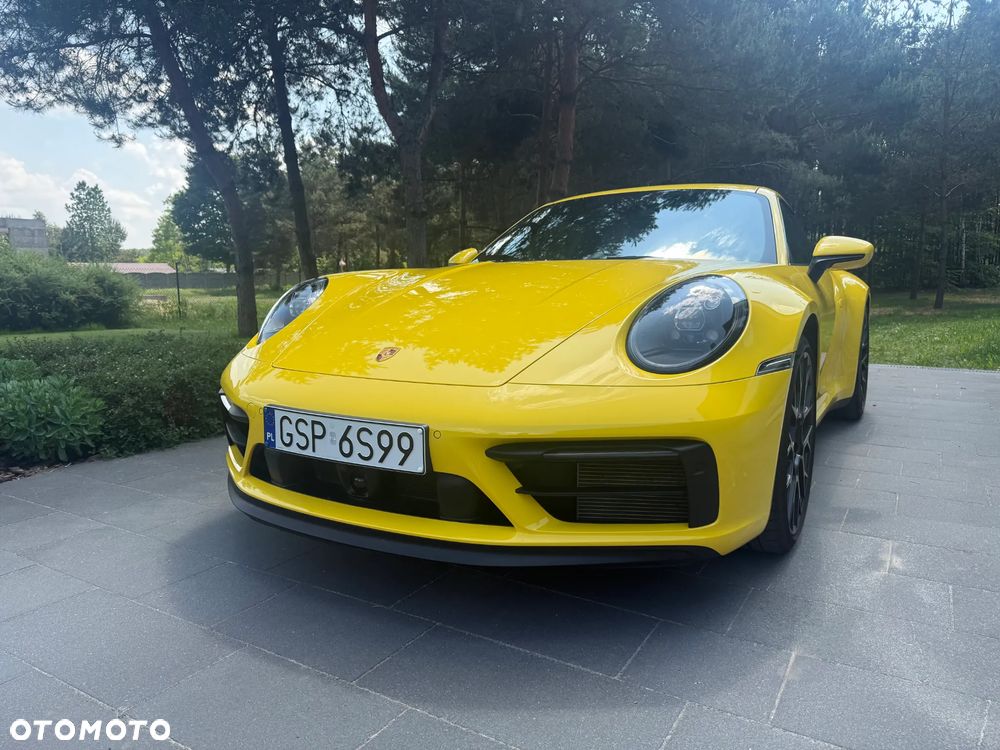 Porsche 911 Carrera GTS - 1