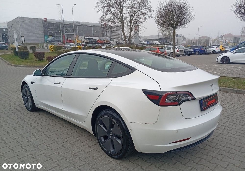 Tesla Model 3 - 8