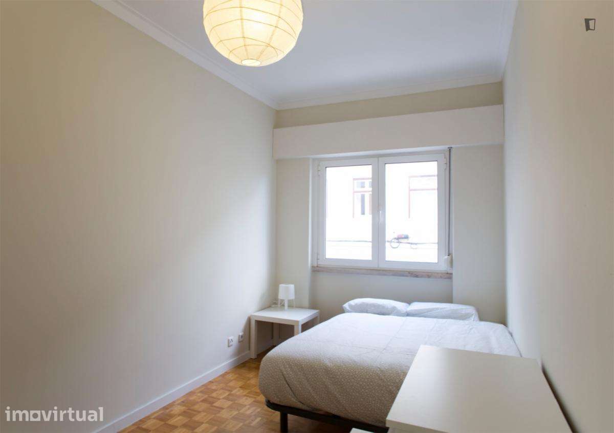 Quarto - localizado em Benfica Lisbon - Grande imagem: 3/10