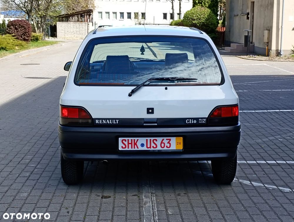 Renault Clio - 24